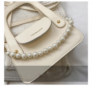 Ladies leather handbag (8)